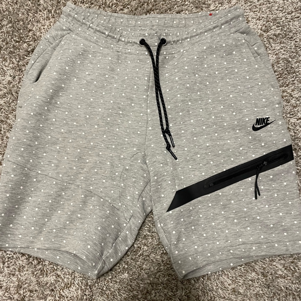 Mens Nike Grey Polkadot Shorts With zipper pocket